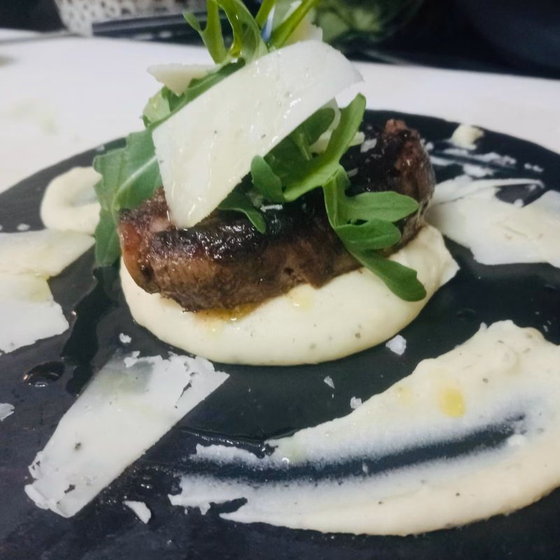 Solomillo de vaca con parmentier de trufa ( contiene lactosa